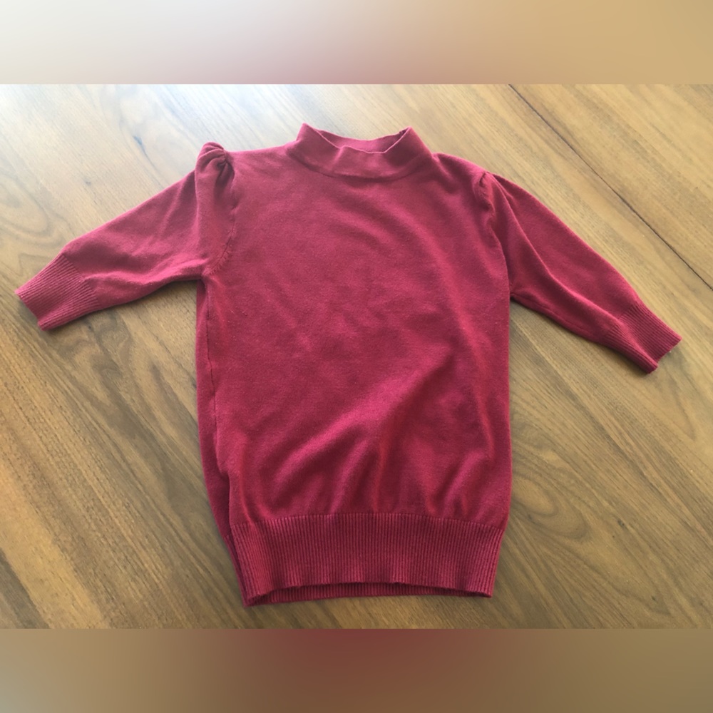 Top Vintage size small red sweater